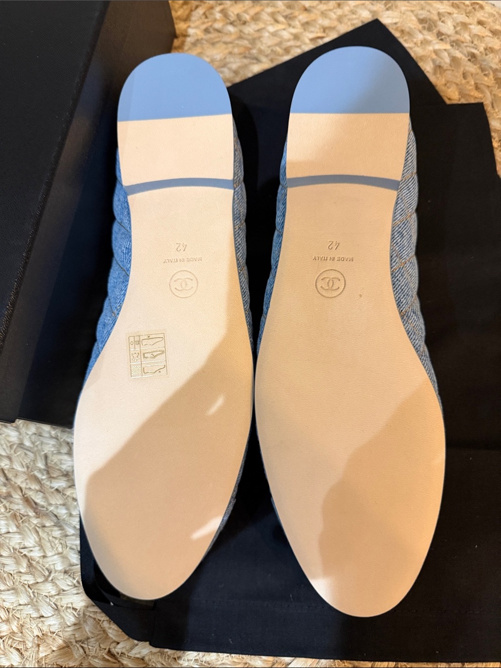 CHANEL 26B DENIM LIGHT BLUE BALLET FLATS - Picture 6 of 7